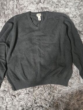 L.L. Bean Men's Forest Green V-Neck Sweater